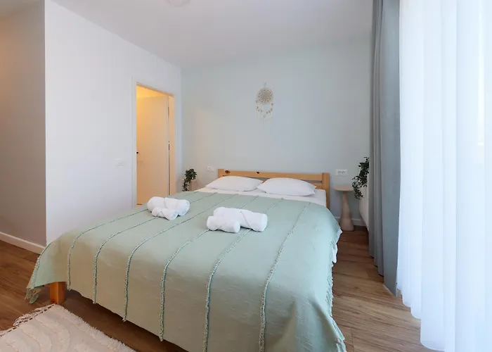 Epic Vila Brasov, Cristian